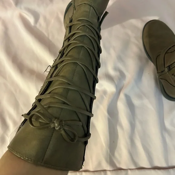 Girls knee high lace up boots - Picture 10 of 15